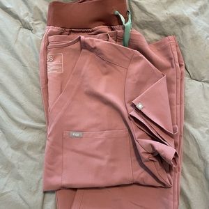 Figs limited edition mineral mauve scrub set!